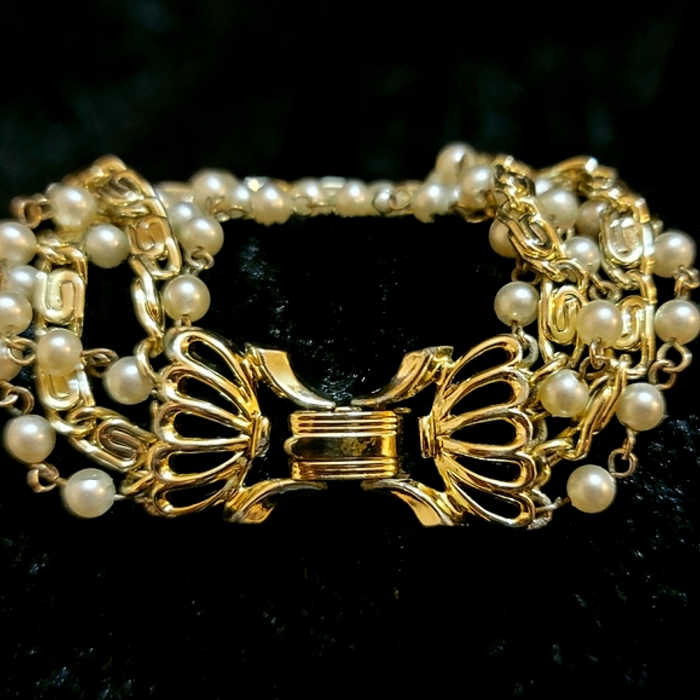 Vintage Lisner bracelet